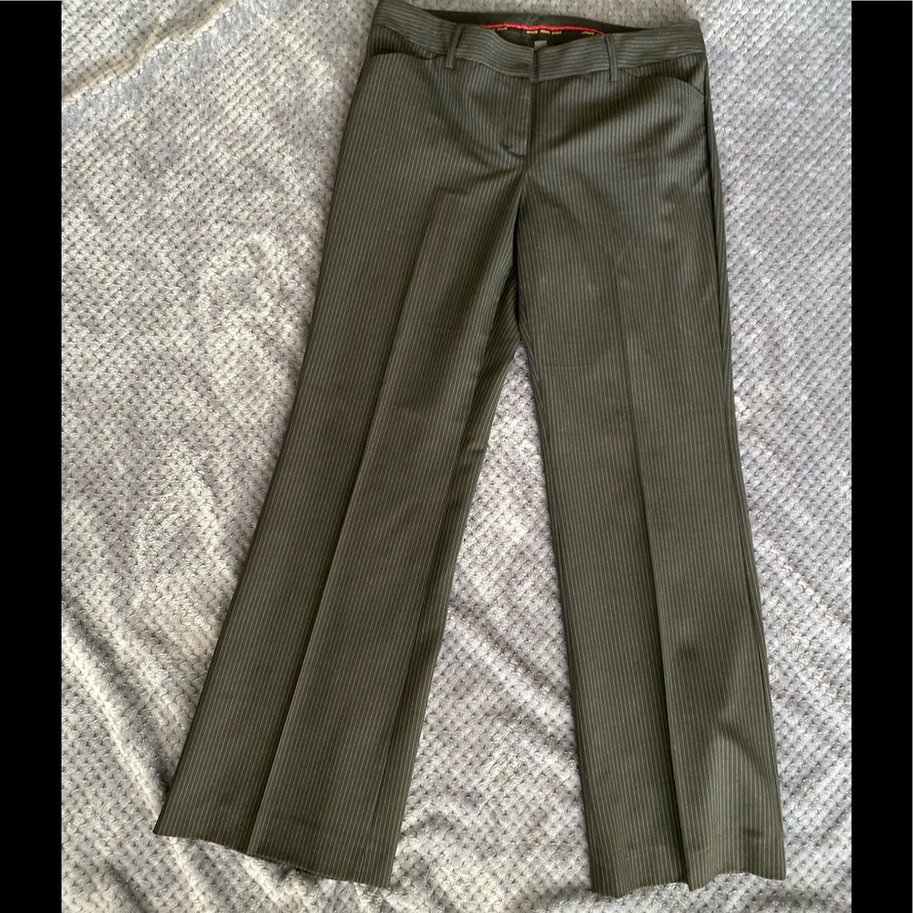 Super cute EC Express Editor black and white pinstrip dress pants sz8